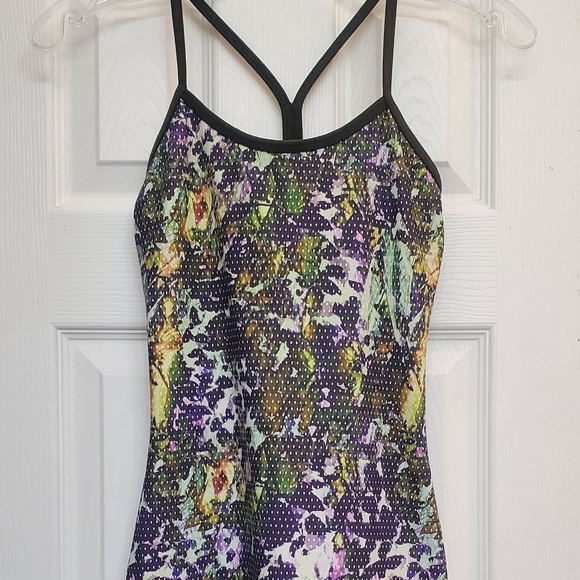 EUC Lululemon Power Y Tank - Picture 4 of 15